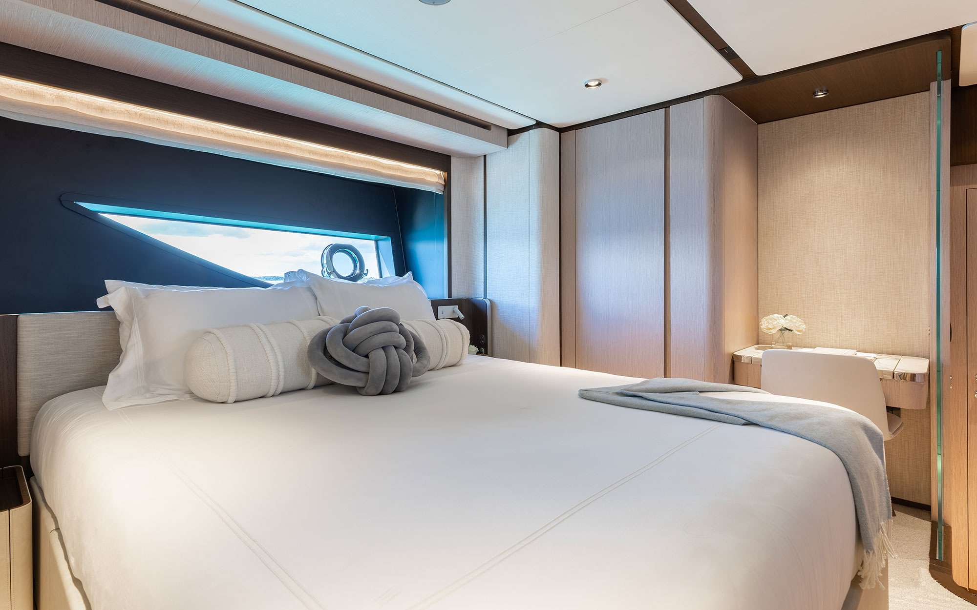 Yacht Photo 8